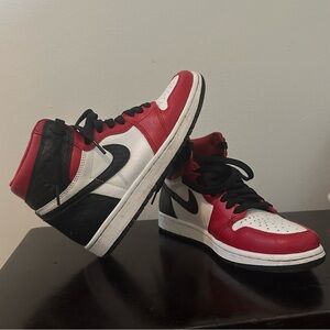 Air Jordan 1 Retro High Satin Snake Chicago